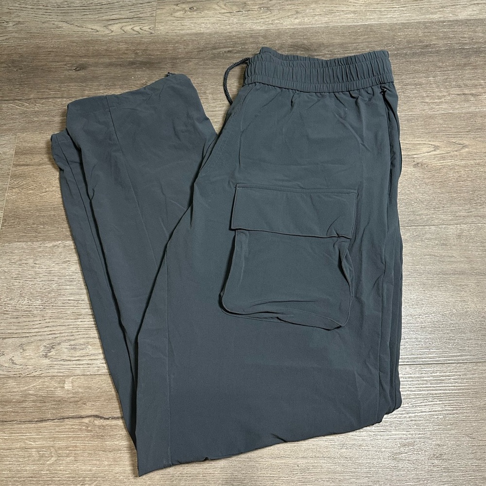 Alo yoga grey joggers size 2xl